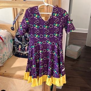 Evie's Closet reversible Mardi Gras/Pink Flowers and fireflies